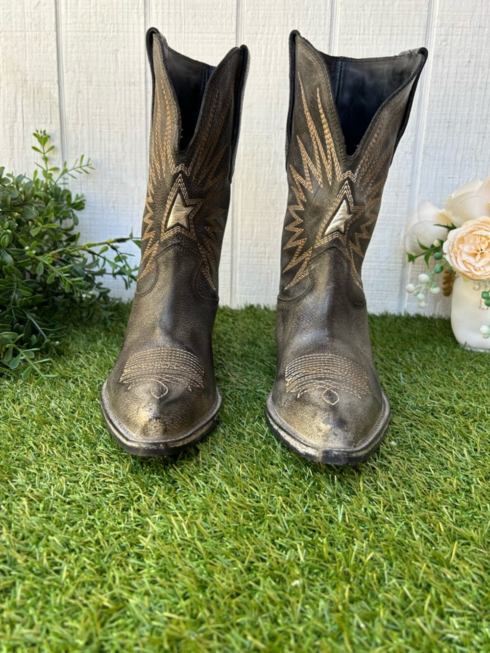 GOLDEN GOOSE
Women low Wish Star boots in black leather with silver star Sz 36 - Picture 14 of 16